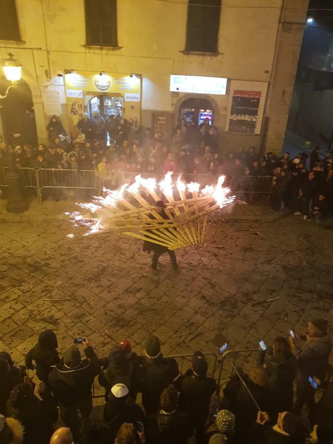 Appartamento Storico In Pieno Centro Ad אניונה מראה חיצוני תמונה